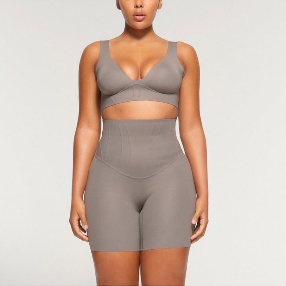 SKIMS BONDED CORSET SHORTS